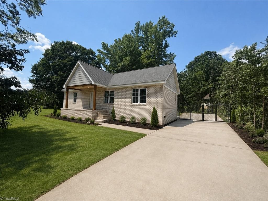 409 Nelson Street, Kernersville NC 27284