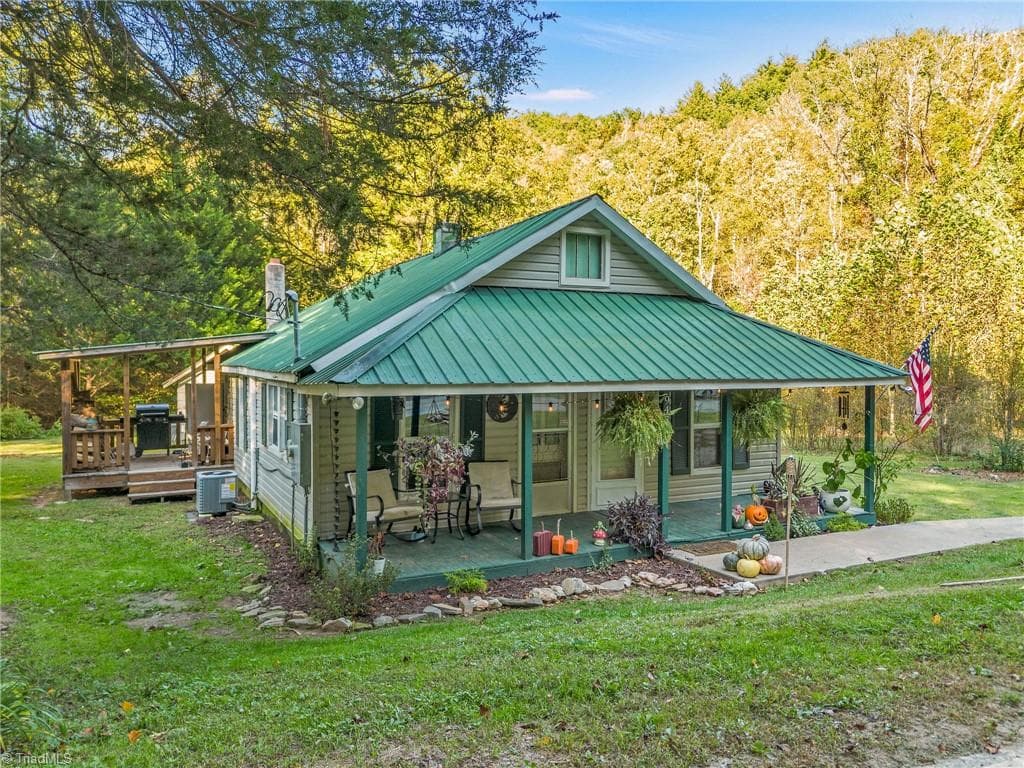 9472 N Old NC Highway 16, Millers Creek NC 28651