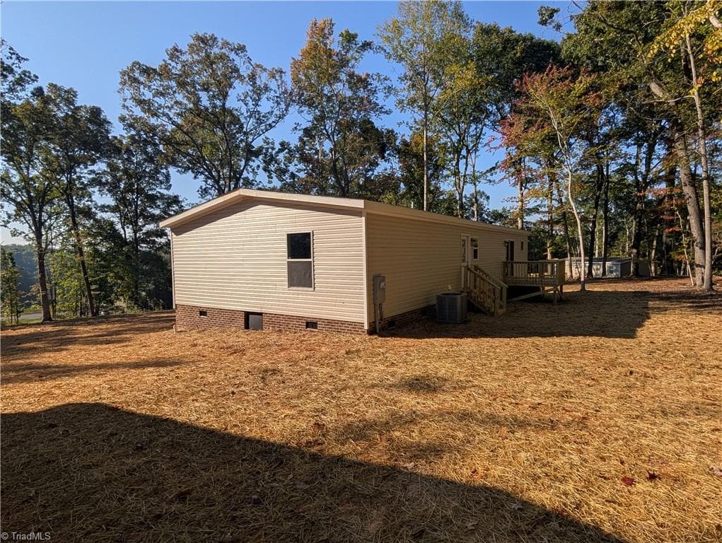 Manufactured Home at 1322 Pineview Road, Randleman NC 27317, photo 4 of 12