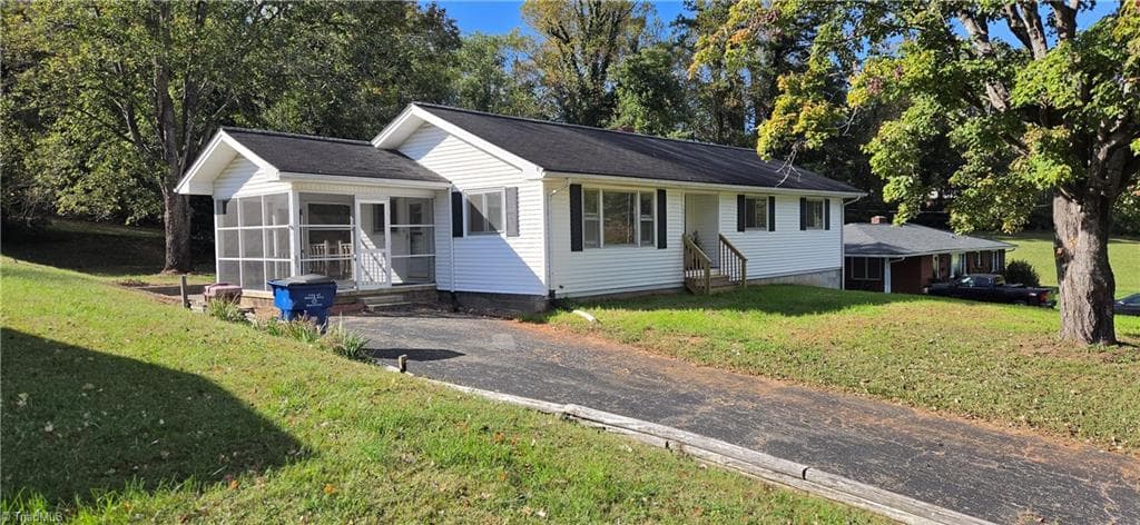 Stick/Site Built at 1811 Gwyn Street, Mount Airy NC 27030, photo 2 of 30