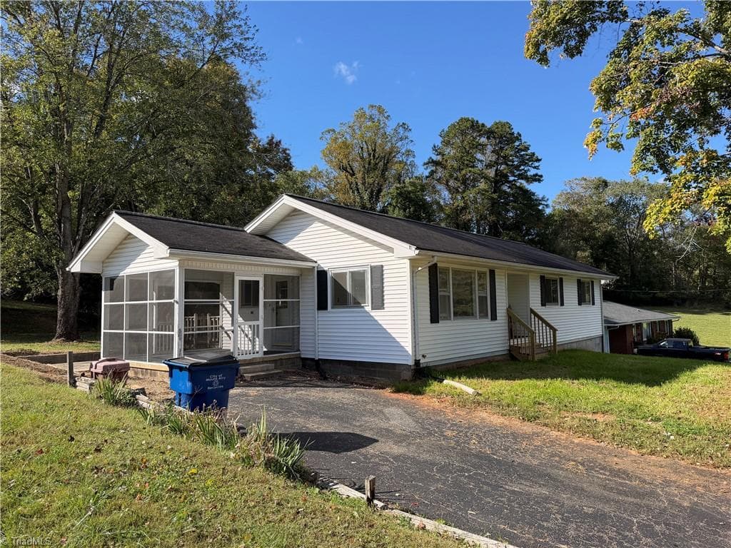 Stick/Site Built at 1811 Gwyn Street, Mount Airy NC 27030, photo 10 of 30