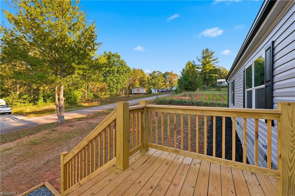 Manufactured Home at 4277 Chinquapin Circle, Lenoir NC 28645, photo 2 of 39