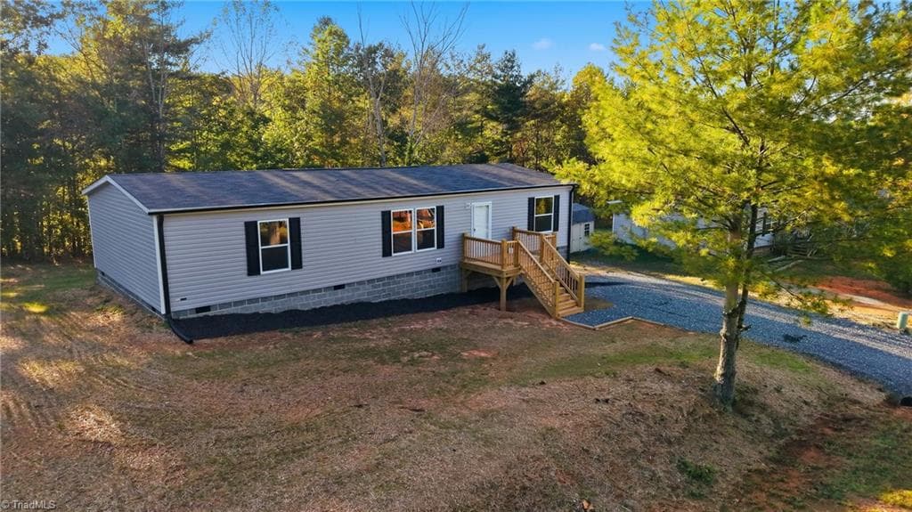 Manufactured Home at 4277 Chinquapin Circle, Lenoir NC 28645, photo 3 of 39