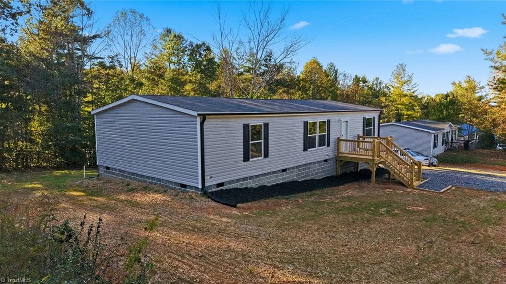 Manufactured Home at 4277 Chinquapin Circle, Lenoir NC 28645, photo 5 of 39