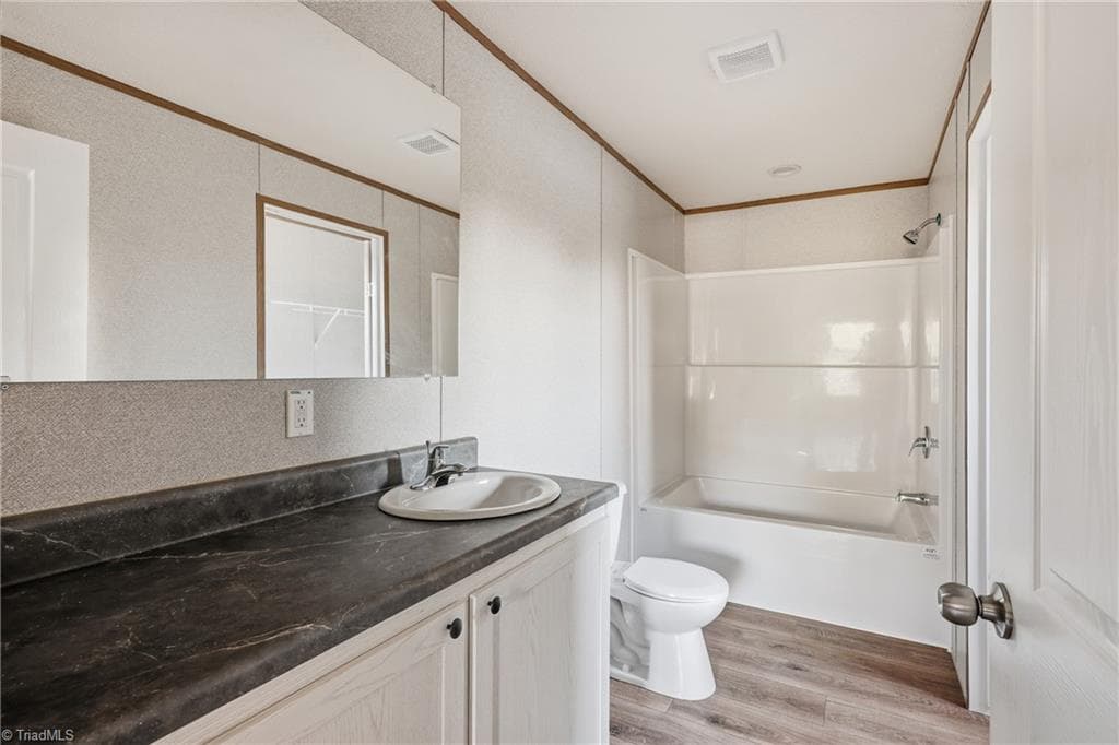 Manufactured Home at 4277 Chinquapin Circle, Lenoir NC 28645, photo 20 of 39