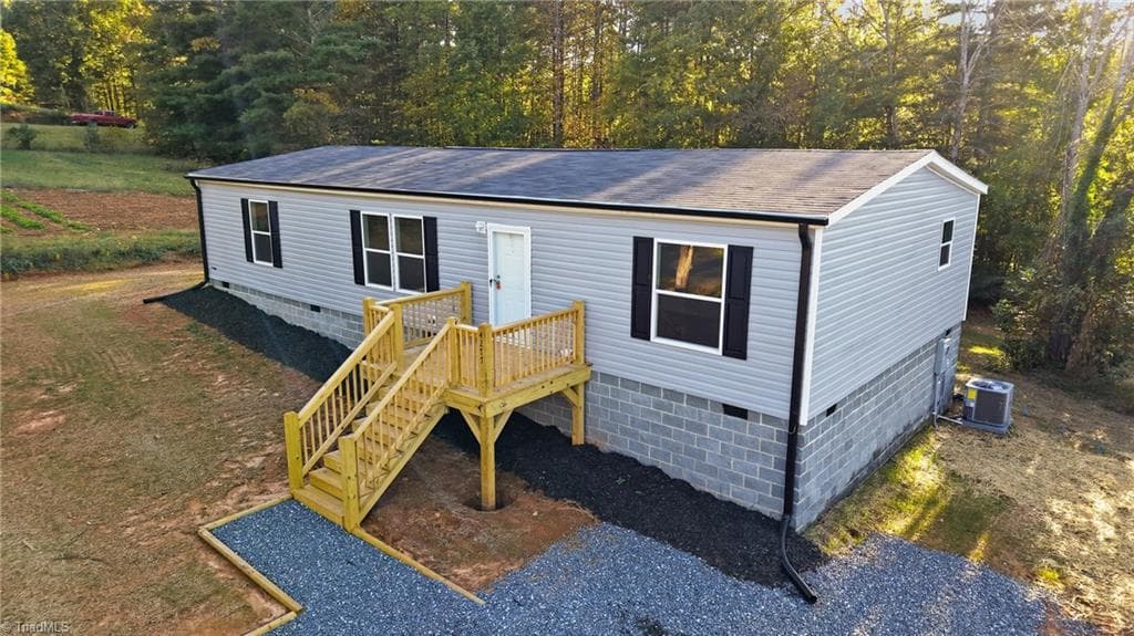 Manufactured Home at 4277 Chinquapin Circle, Lenoir NC 28645, photo 38 of 39