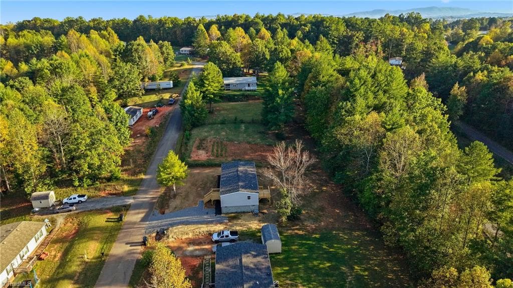 Manufactured Home at 4277 Chinquapin Circle, Lenoir NC 28645, photo 33 of 39