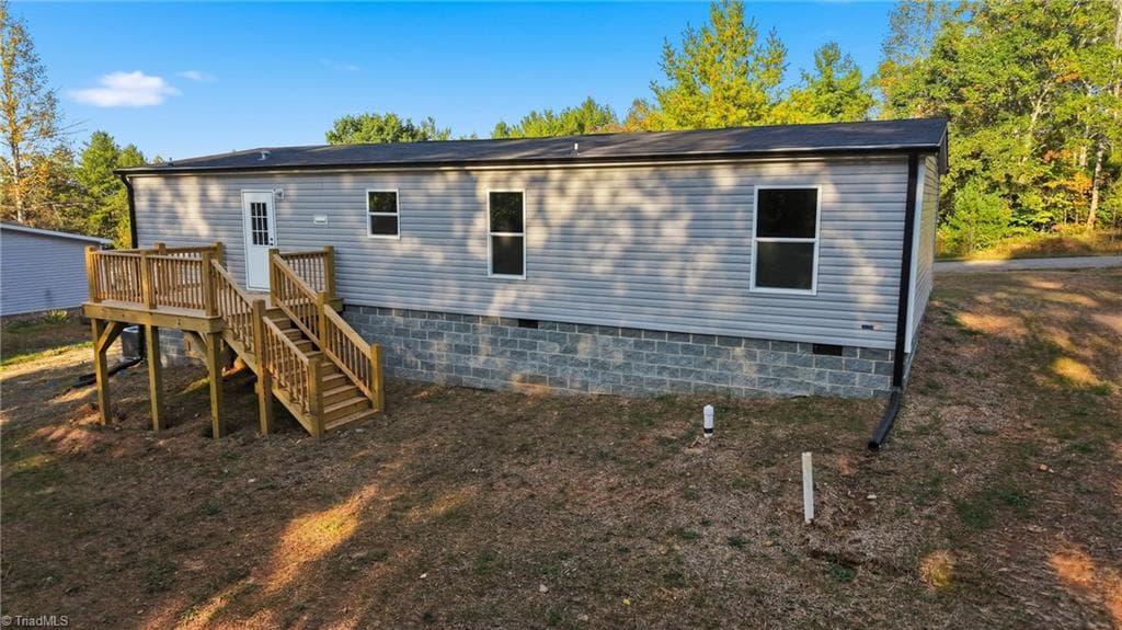 Manufactured Home at 4277 Chinquapin Circle, Lenoir NC 28645, photo 4 of 39