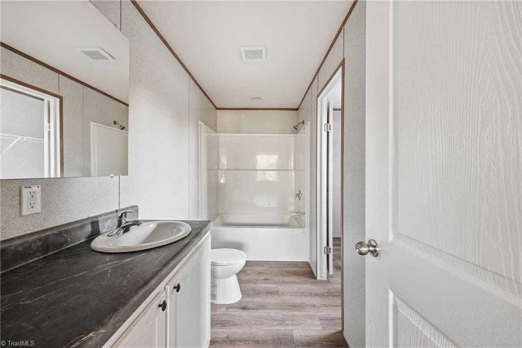 Manufactured Home at 4277 Chinquapin Circle, Lenoir NC 28645, photo 21 of 39