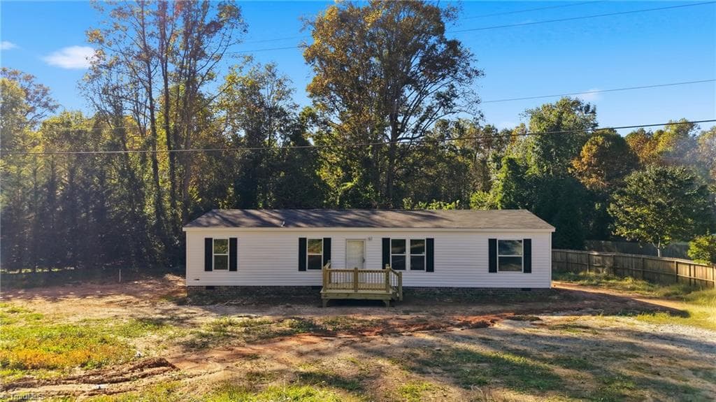 Manufactured Home at 2485 Piney Road, Morganton NC 28655, photo 2 of 44