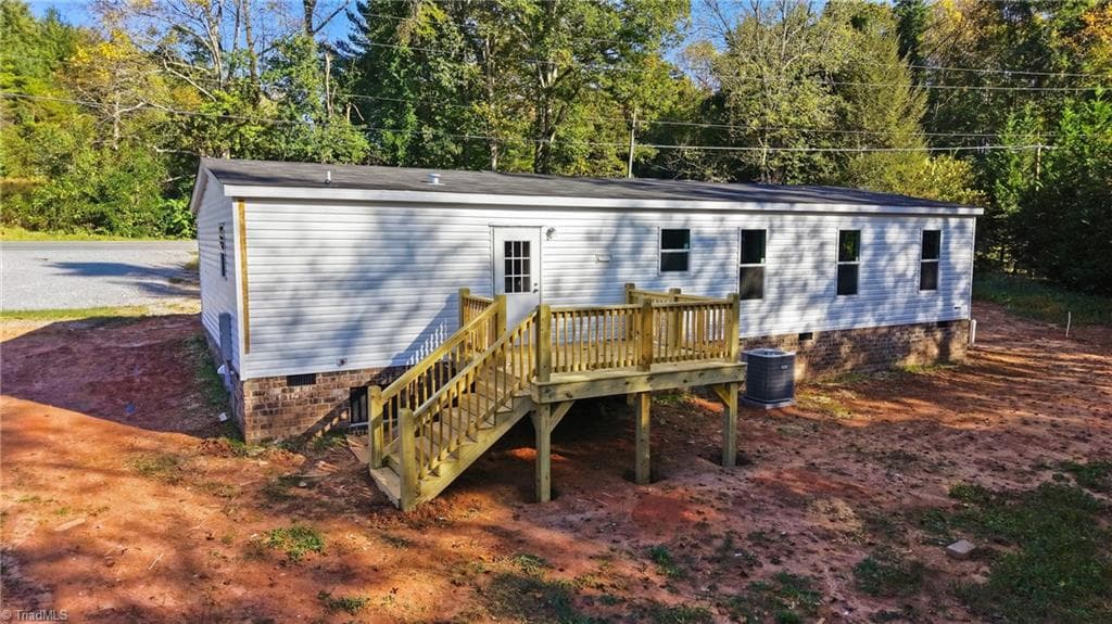 Manufactured Home at 2485 Piney Road, Morganton NC 28655, photo 6 of 44