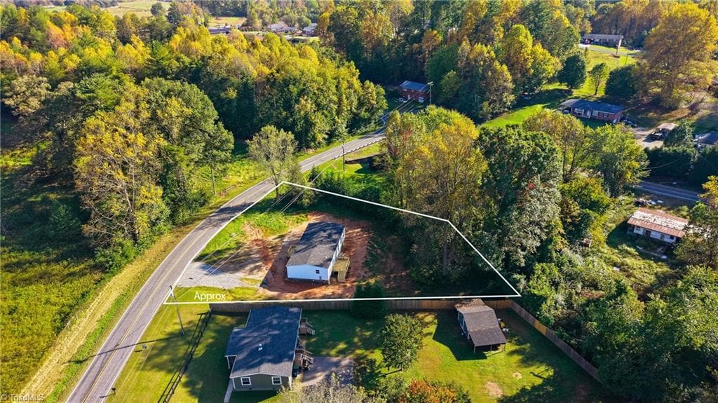 Manufactured Home at 2485 Piney Road, Morganton NC 28655, photo 42 of 44