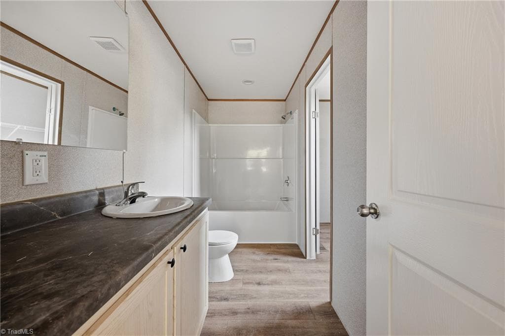 Manufactured Home at 2485 Piney Road, Morganton NC 28655, photo 17 of 44