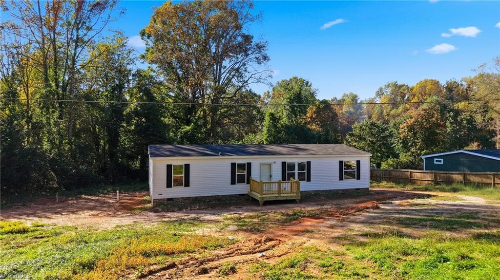 Manufactured Home at 2485 Piney Road, Morganton NC 28655, photo 3 of 44