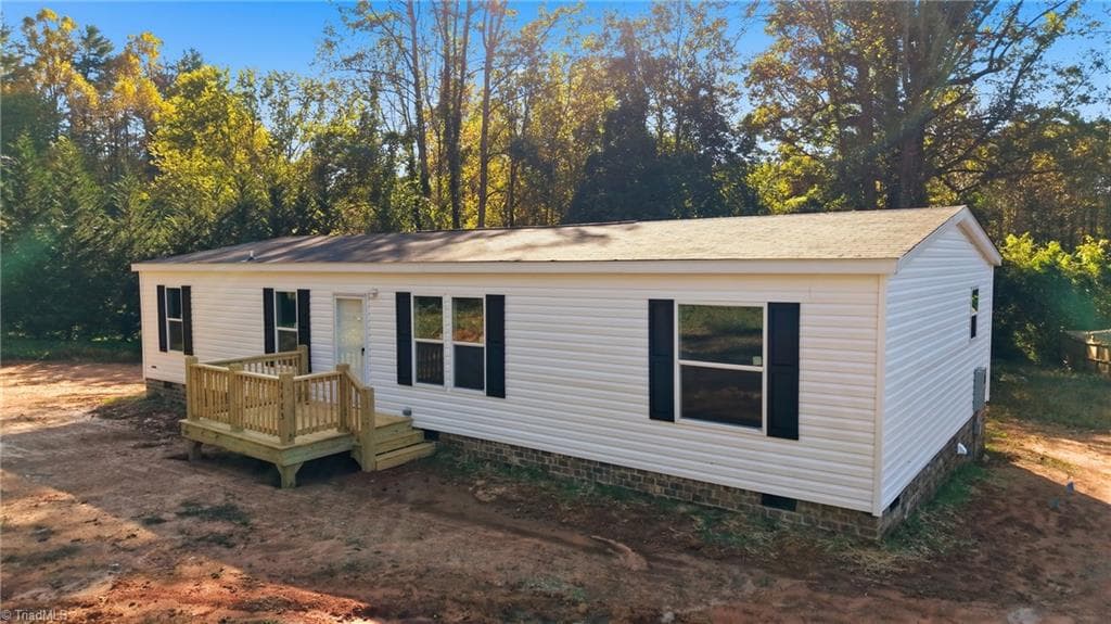Manufactured Home at 2485 Piney Road, Morganton NC 28655, photo 5 of 44