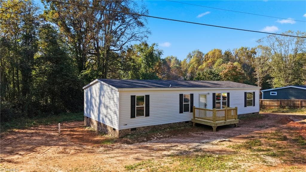 Manufactured Home at 2485 Piney Road, Morganton NC 28655, photo 4 of 44