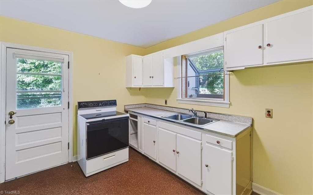 Stick/Site Built at 3405 Canterbury Street, Greensboro NC 27408, photo 9 of 18