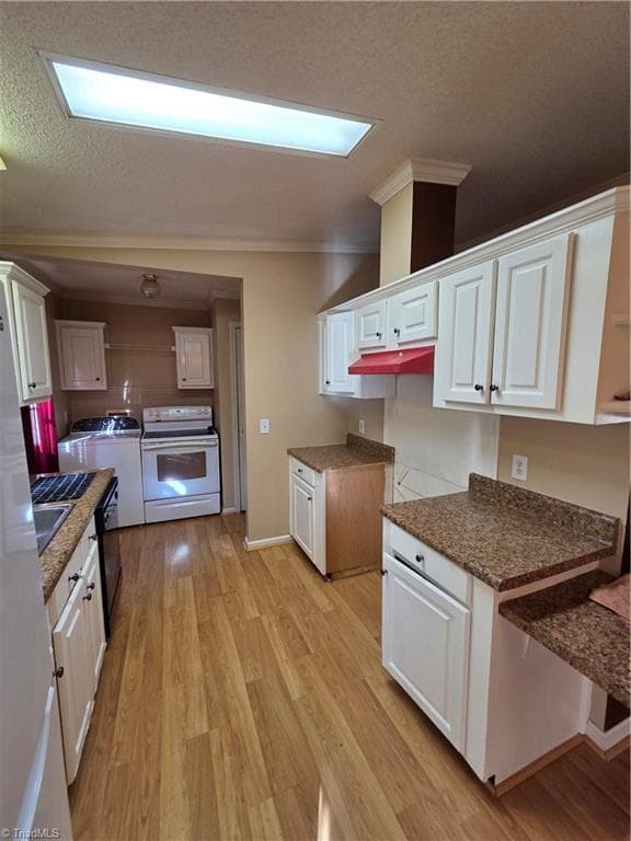 Manufactured Home at 1025 Cyndi Jo Lane, King NC 27021, photo 7 of 14