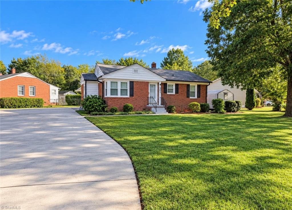 Stick/Site Built at 301 Hillside Drive, Lexington NC 27295, photo 3 of 24