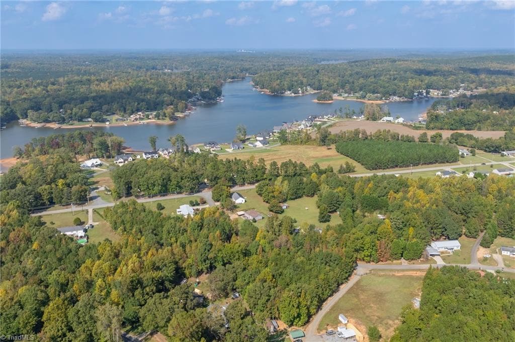 Single Family Residence at 164 Plantation Drive, Lexington NC 27292, photo 6 of 9