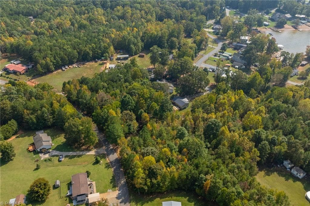 Single Family Residence at 164 Plantation Drive, Lexington NC 27292, photo 4 of 9