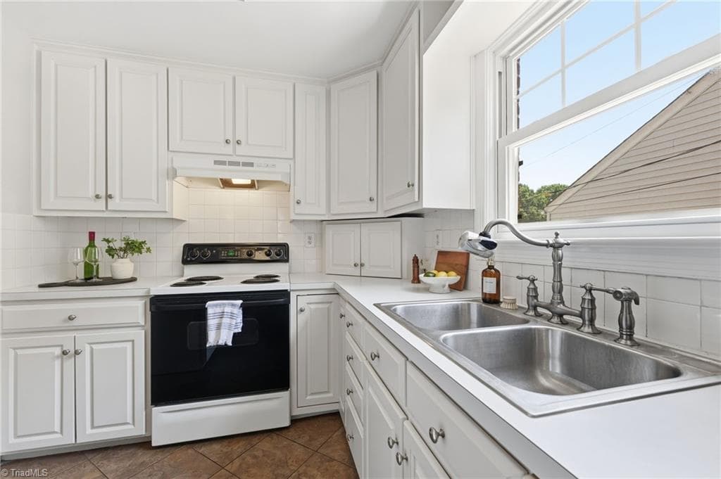 Stick/Site Built at 938 Madison Avenue, Winston-Salem NC 27103, photo 10 of 38