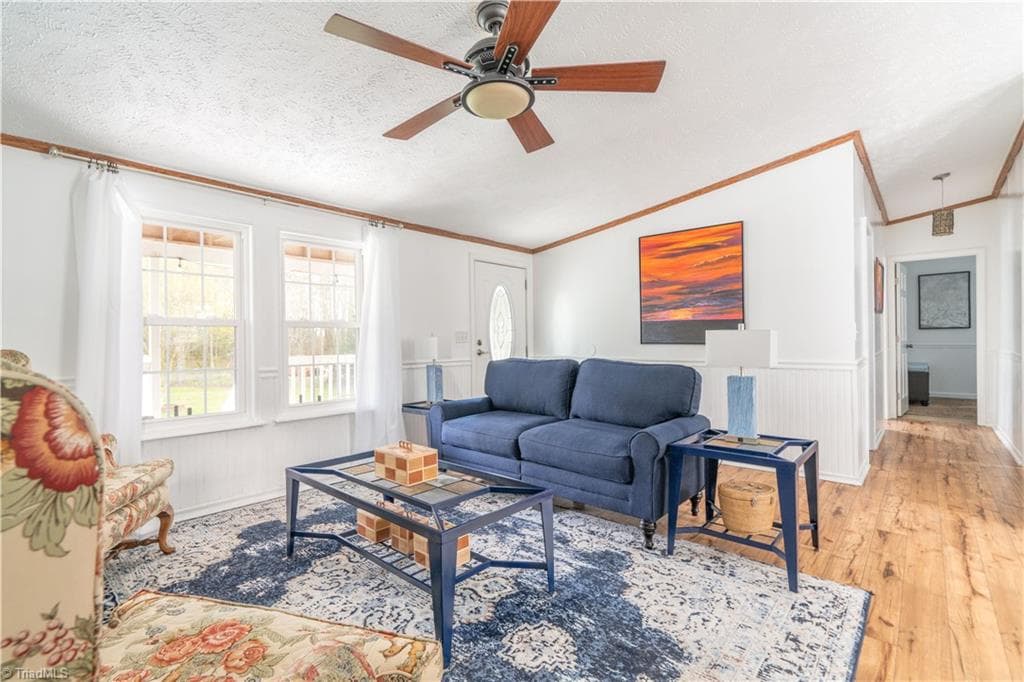 Manufactured Home at 1007 High Rock Shores Drive, Lexington NC 27292, photo 13 of 41