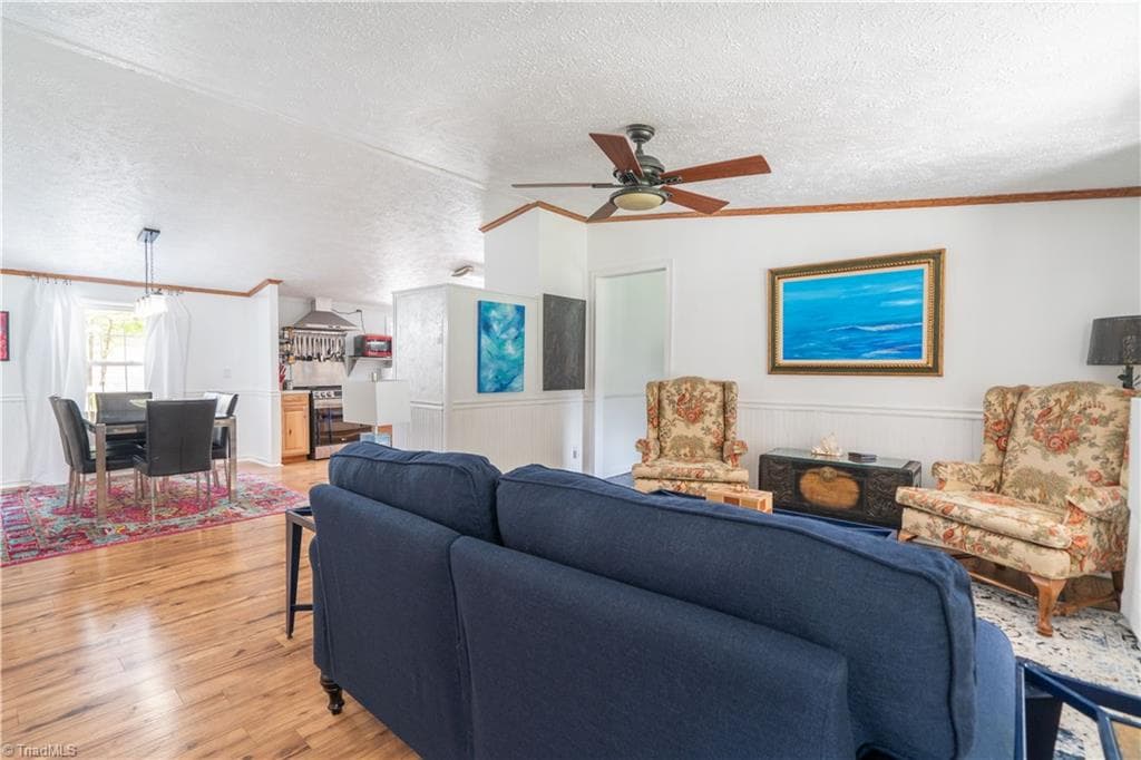 Manufactured Home at 1007 High Rock Shores Drive, Lexington NC 27292, photo 12 of 41