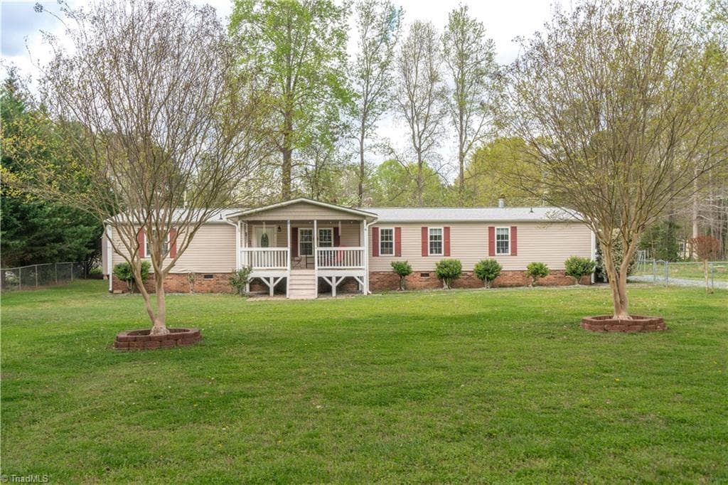 1007 High Rock Shores Drive, Lexington NC 27292