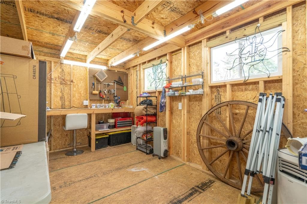 Manufactured Home at 1007 High Rock Shores Drive, Lexington NC 27292, photo 33 of 41