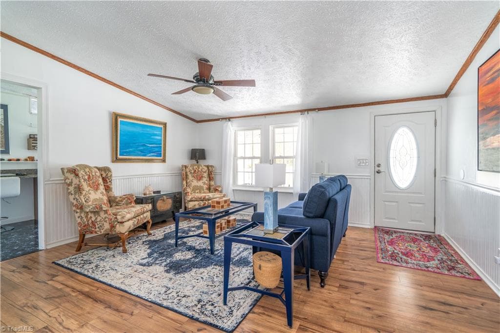 Manufactured Home at 1007 High Rock Shores Drive, Lexington NC 27292, photo 11 of 41