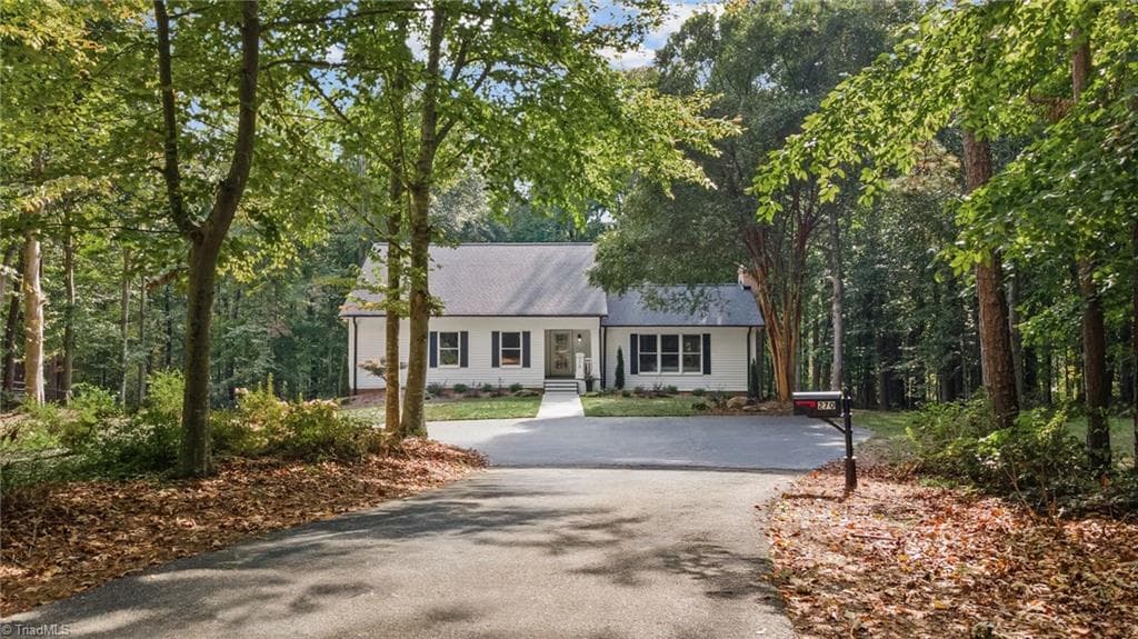 270 Sweet Autumn Lane, Lexington NC 27295