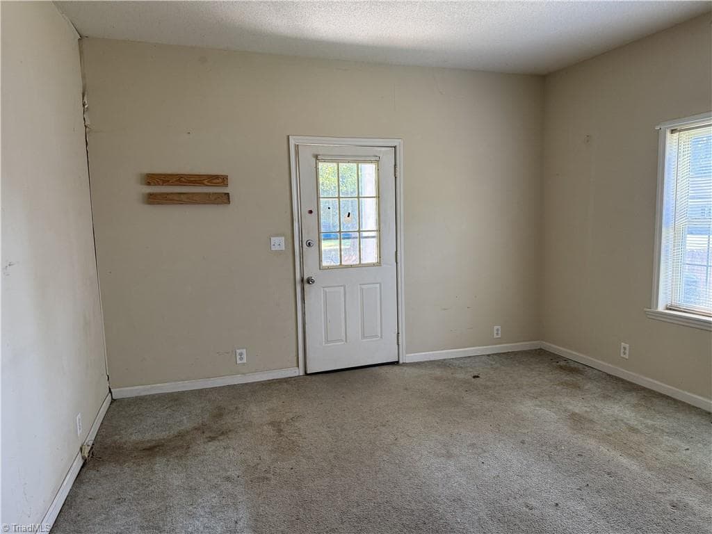 Stick/Site Built at 703 Everett Street, Burlington NC 27215, photo 3 of 21