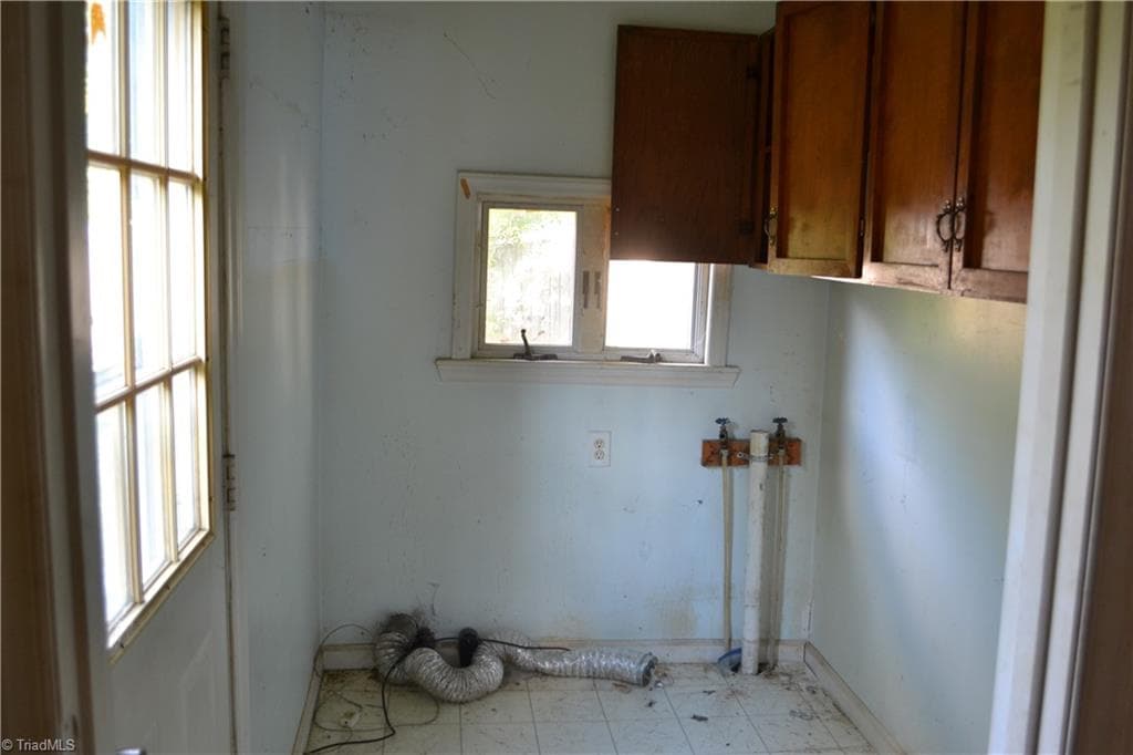 Stick/Site Built at 703 Everett Street, Burlington NC 27215, photo 9 of 21