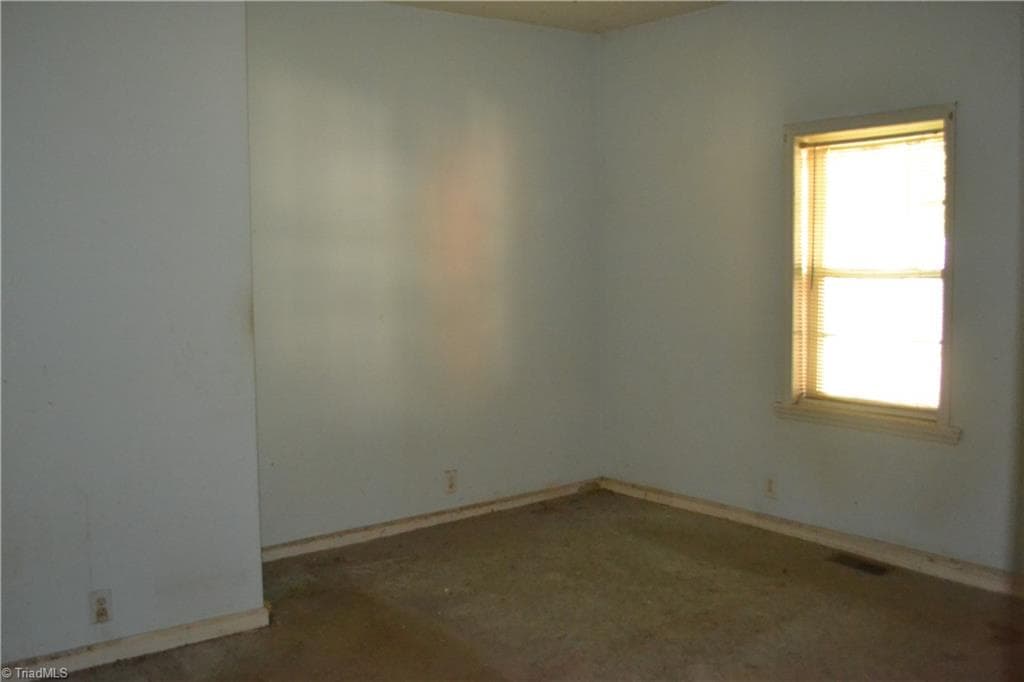 Stick/Site Built at 703 Everett Street, Burlington NC 27215, photo 10 of 21