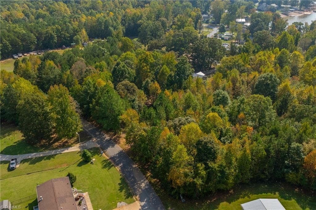 Single Family Residence at 200 Plantation Drive, Lexington NC 27292, photo 3 of 8