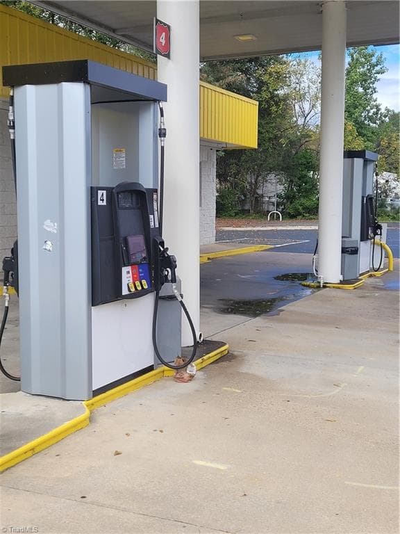 Retail at 1607 US Highway 52 N, Albemarle NC 28001, photo 3 of 8