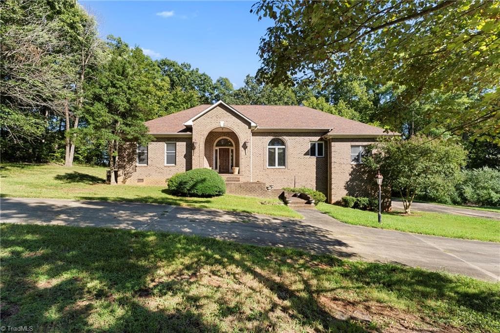 4147 Denton Road, Thomasville NC 27360