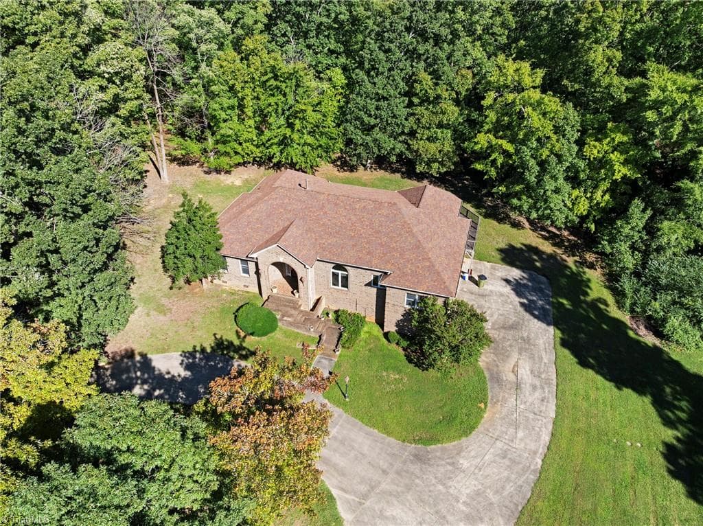 Stick/Site Built at 4147 Denton Road, Thomasville NC 27360, photo 40 of 44