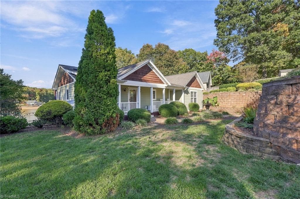 1332 Lake Drive 9, Lexington NC 27292