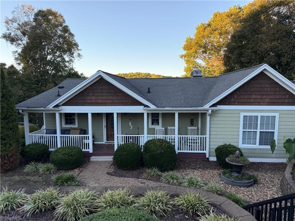 1332 Lake Drive 9, Lexington NC 27292