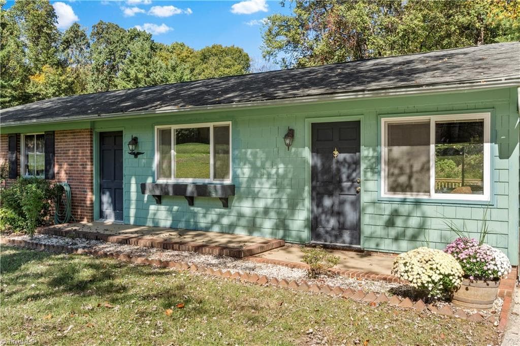 Stick/Site Built at 3797 Sandalwood Lane, Winston-Salem NC 27106, photo 2 of 28