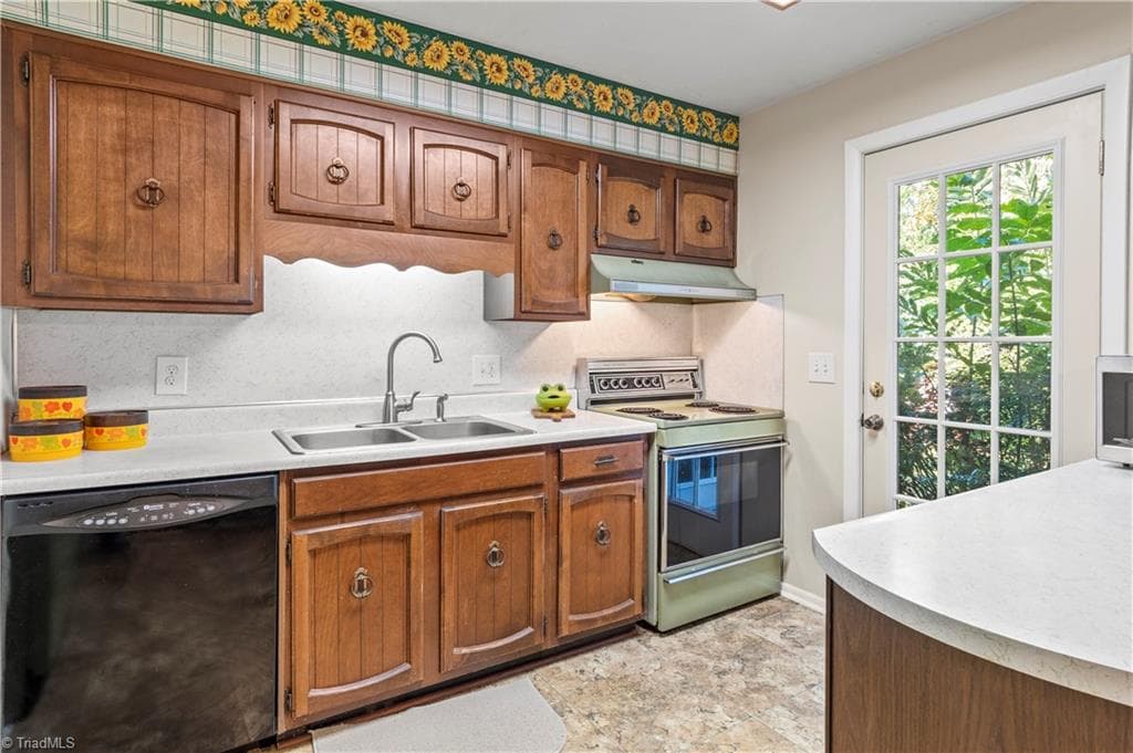 Stick/Site Built at 3797 Sandalwood Lane, Winston-Salem NC 27106, photo 7 of 28
