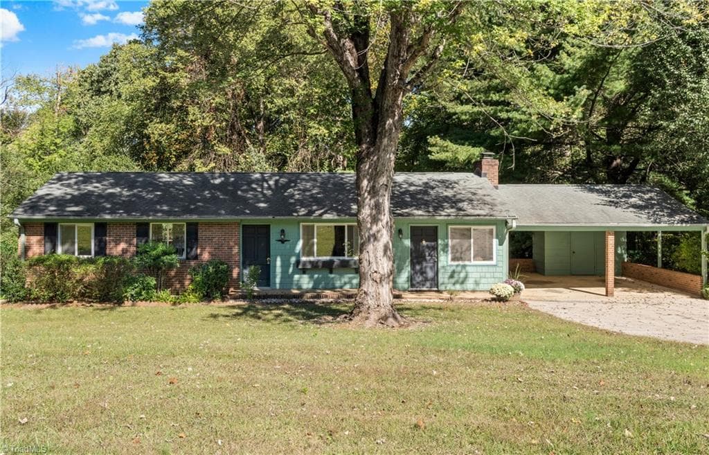 3797 Sandalwood Lane, Winston-Salem NC 27106
