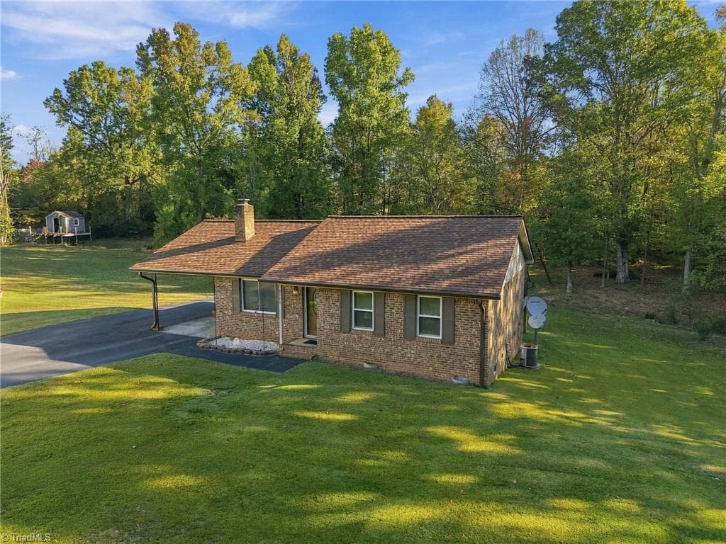 Stick/Site Built at 8904 Ridge Forest Lane, Oak Ridge NC 27310, photo 5 of 40