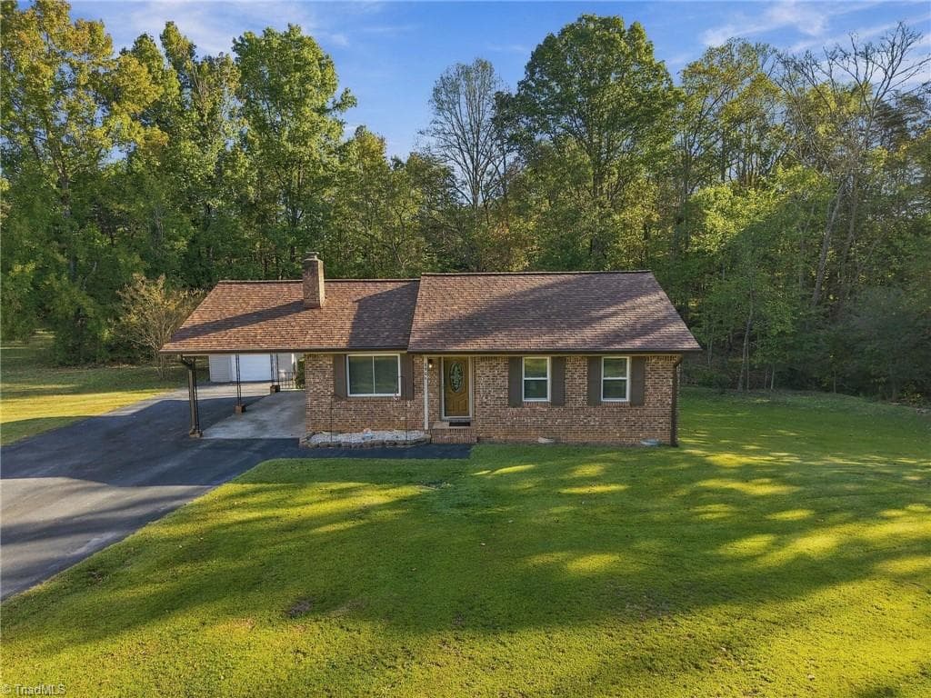 Stick/Site Built at 8904 Ridge Forest Lane, Oak Ridge NC 27310, photo 4 of 40
