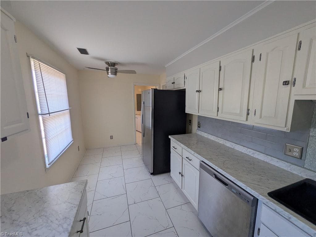 Condo/Townhouse at 2707 Reynolda Road # C3, Winston-Salem NC 27106, photo 5 of 17