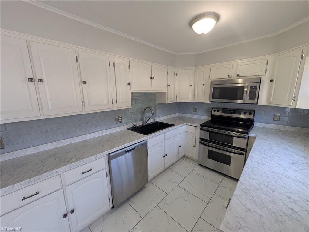 Condo/Townhouse at 2707 Reynolda Road # C3, Winston-Salem NC 27106, photo 4 of 17