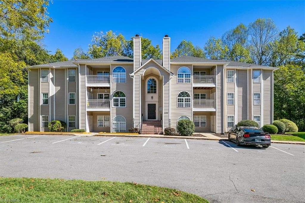 6704 W Friendly Avenue # 4E, Greensboro NC 27410