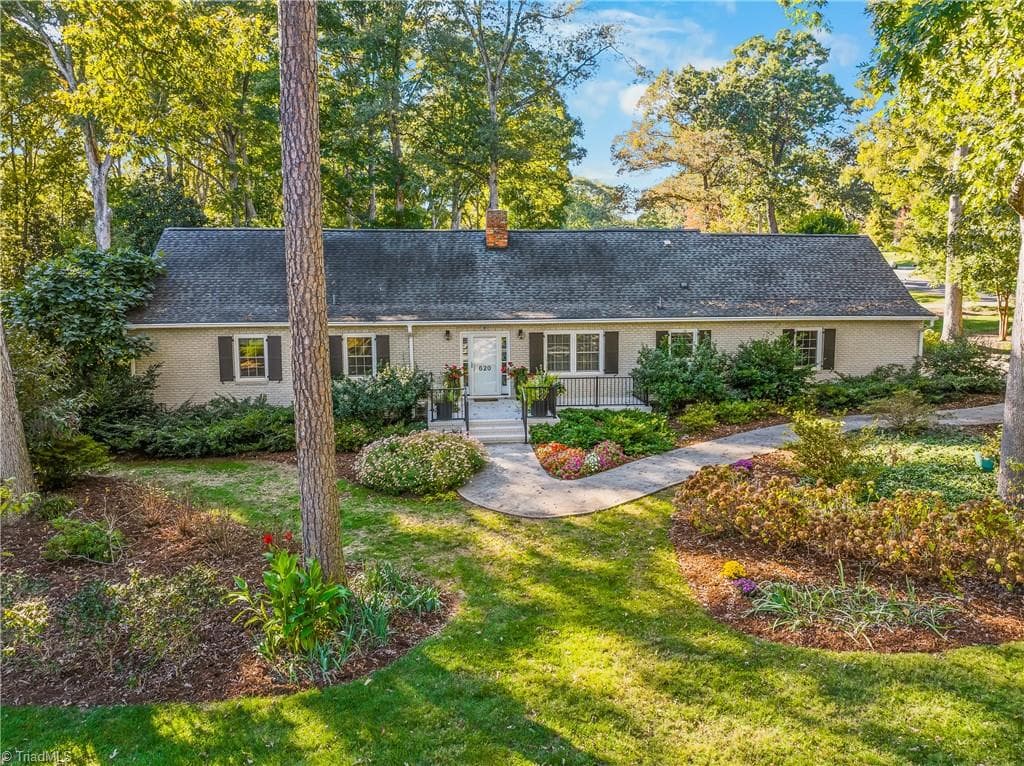 620 Quarterstaff Road, Winston-Salem NC 27104